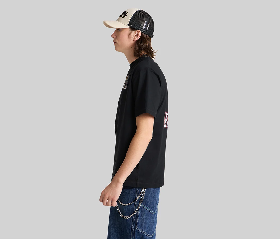 VULTURE REVERSE NECK GRAPHIC TEE - BLACK - Image 3