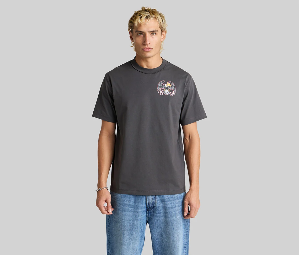 VULTURE REVERSE NECK GRAPHIC TEE - CHARCOAL