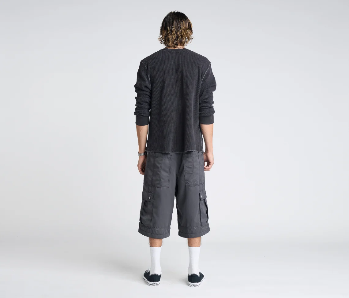 HYDRO CHILL MICROSUEDE CARGO SHORT 15" INSEAM CHARCOAL - Image 2
